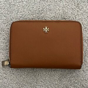 Tan Tory Burch wallet
